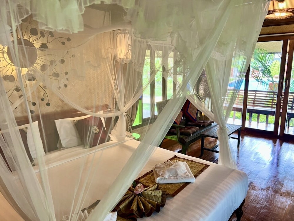 Bora Bora Villa Phuket 25/50