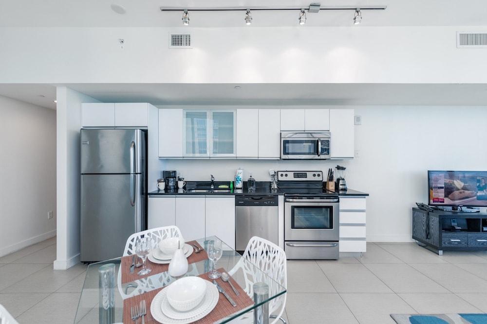 Churchill Suites Monte Carlo Miami Beach 56/76