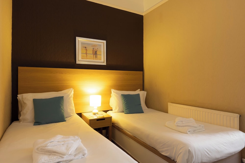 Room, Twin Beds, Front View