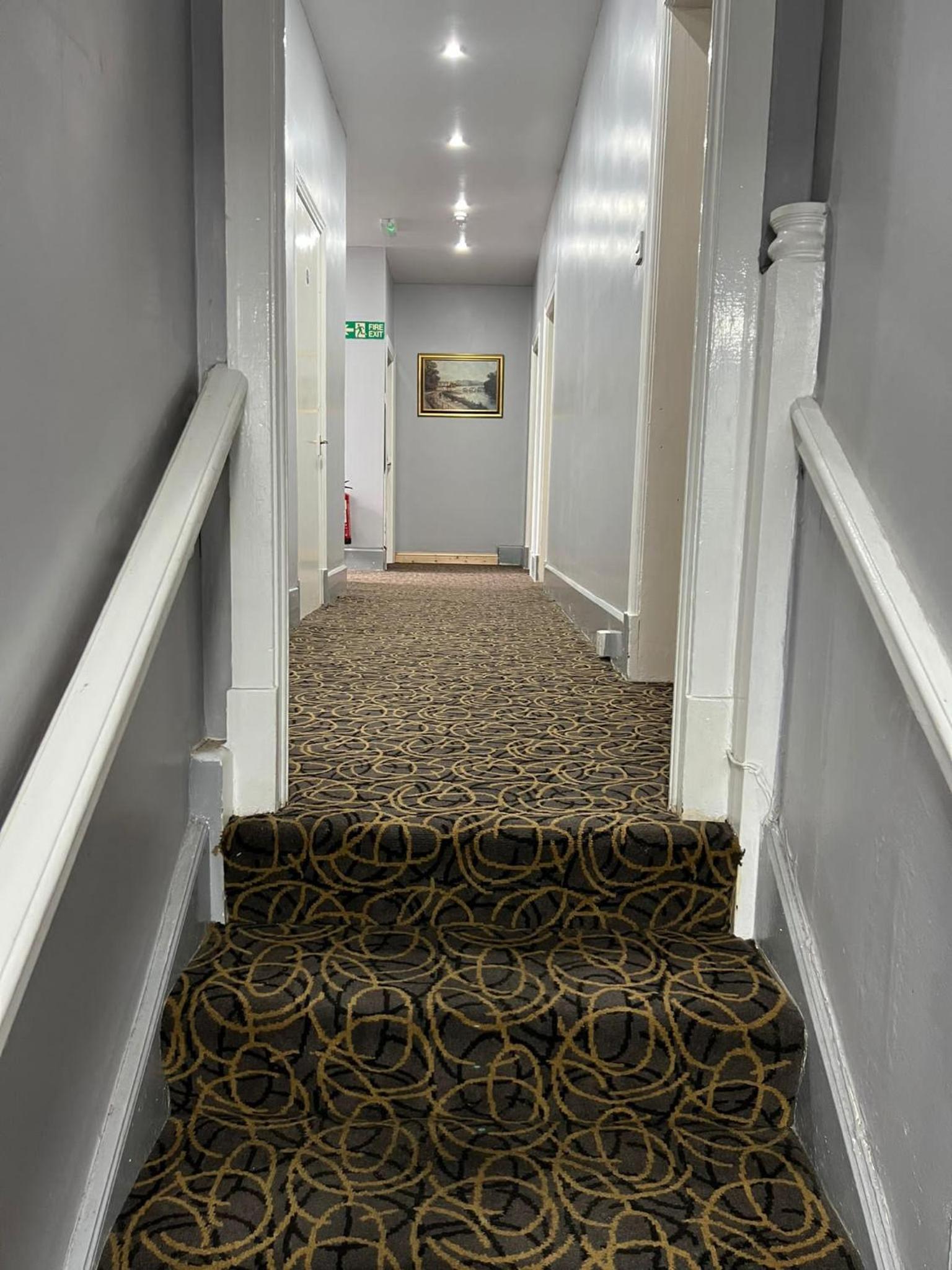 Assheton Arms Hotel 11/44