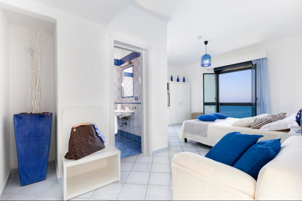 Standard, Twin Beds