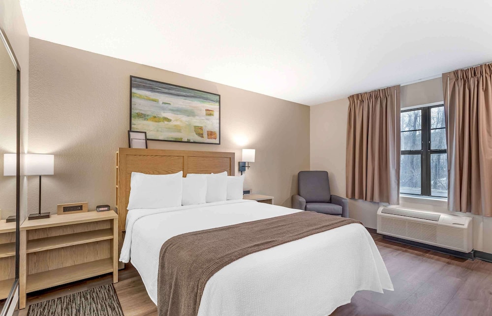STUDIO, QUEEN BED