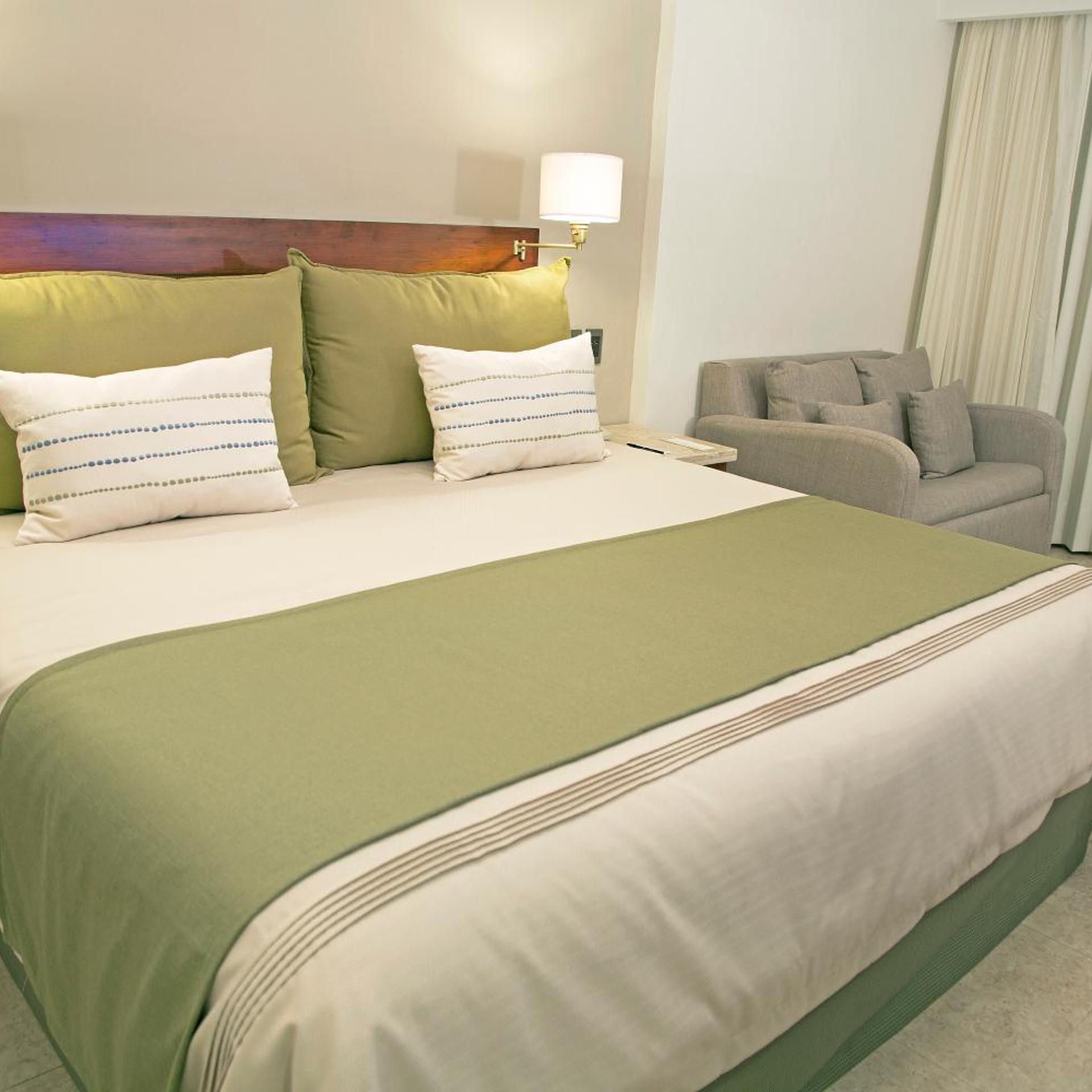 Deluxe, King Bed