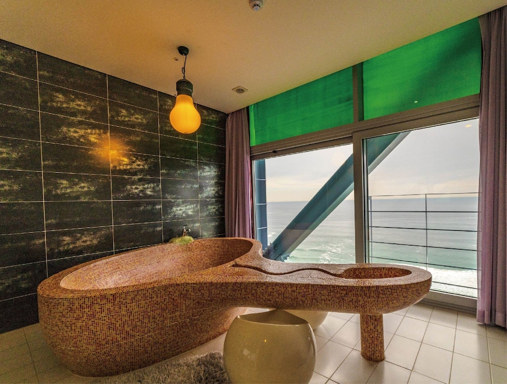 Haslla Art World Museum Hotel 53/64