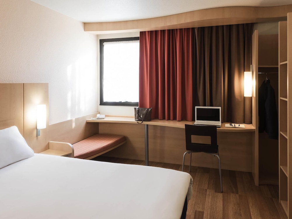 Ibis Angers Centre Chateau 11/75