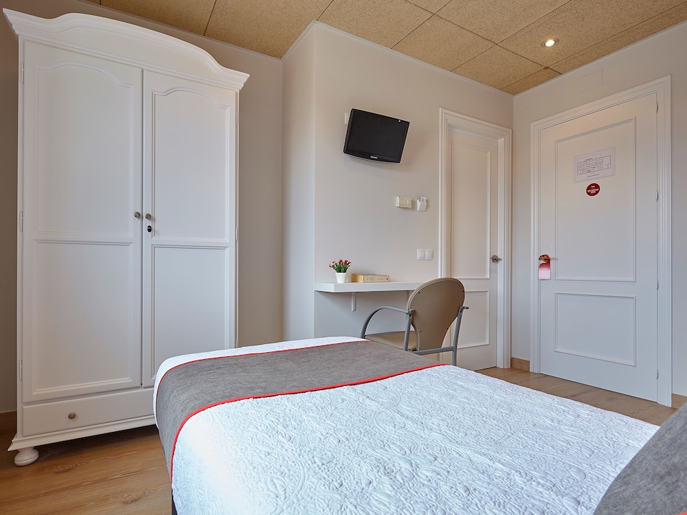 Hostal Nobadis by Vivere Stays 8/16
