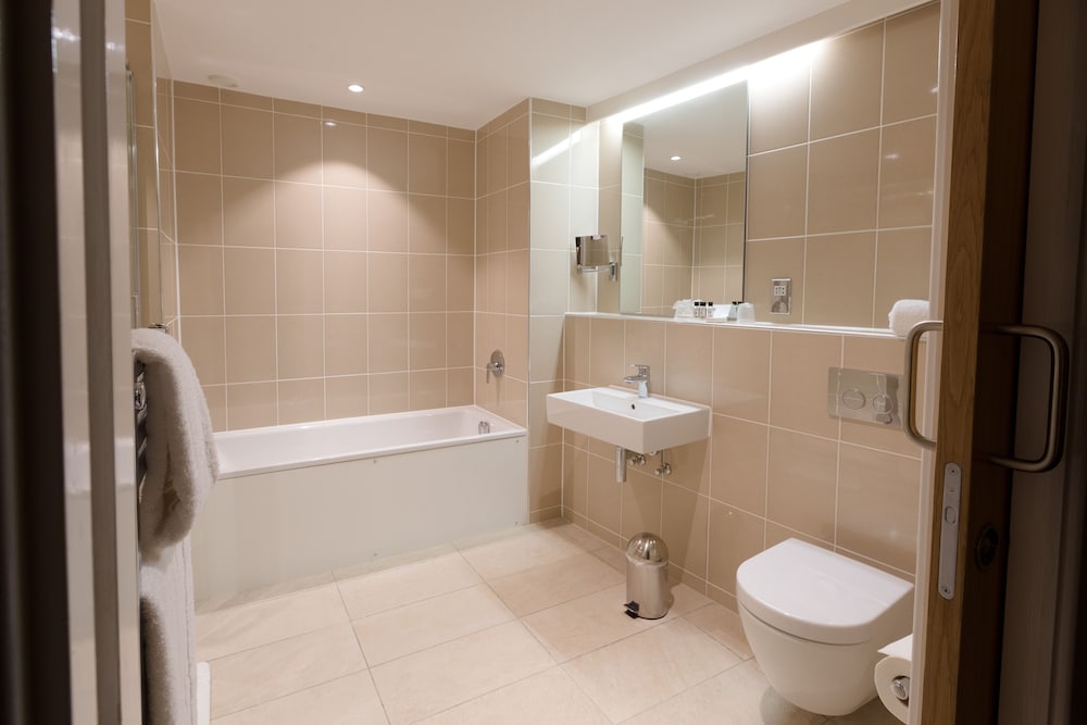 Sandford Springs Hotel & Golf Club 48/50