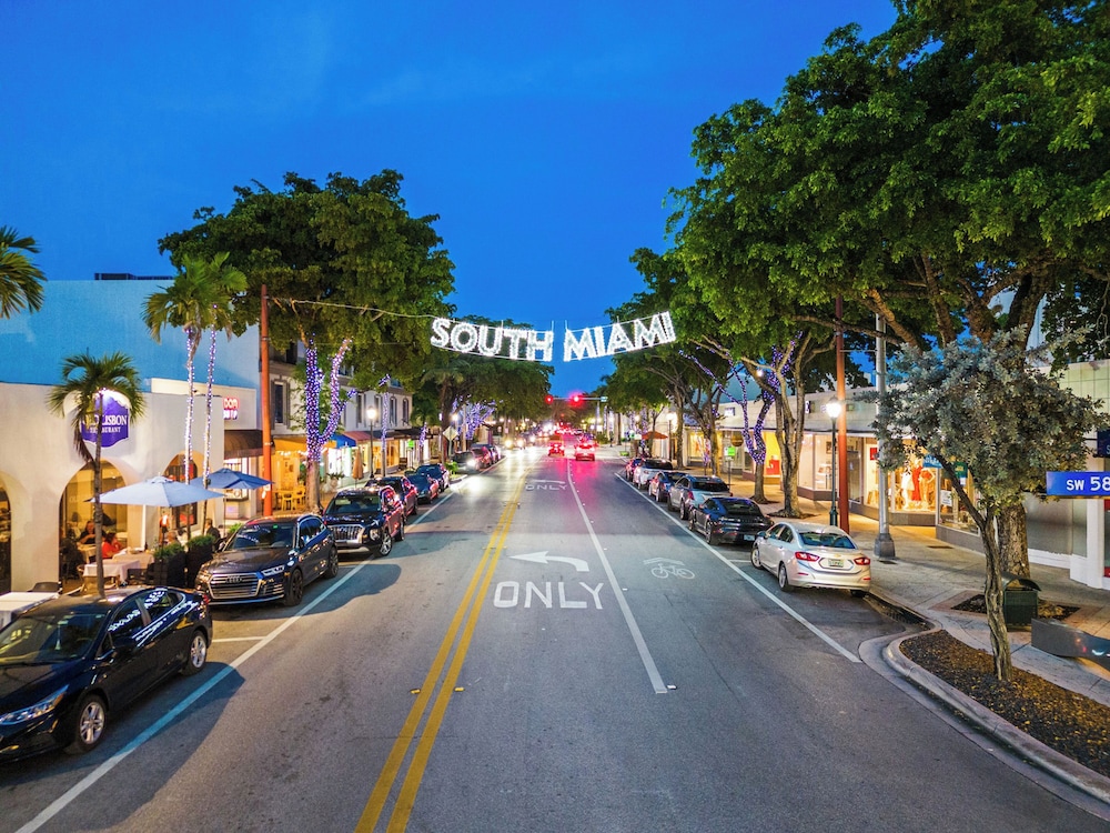 Sunset Inn South Miami 32/43