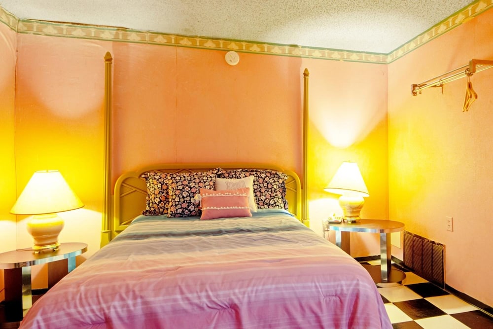 Economy Inn Suites 10/44
