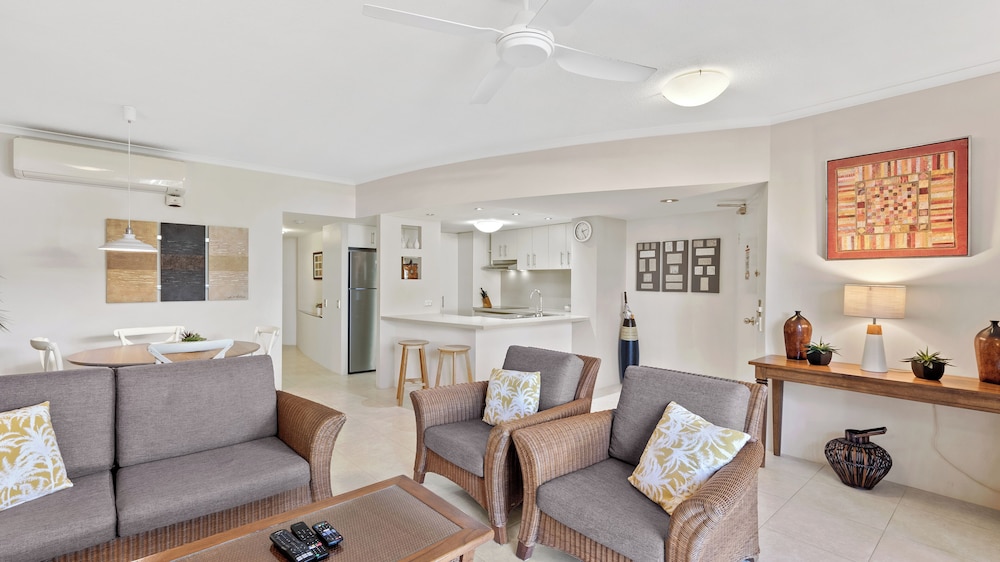 Coral Sands Beachfront Resort 33/59