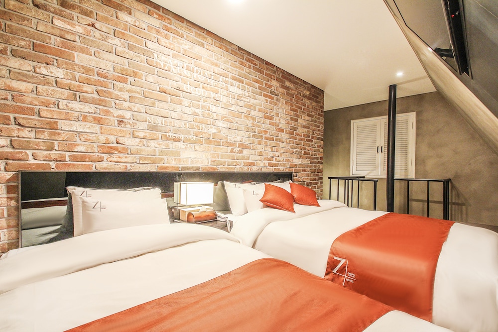 Hotel 2.4 7/50