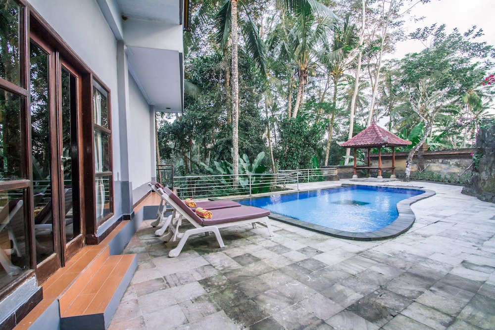 Puri Saron Madangan Hotel 27/50