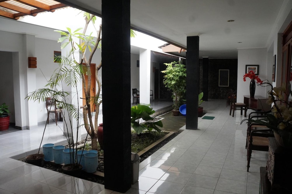 Hotel Kirana 31/54
