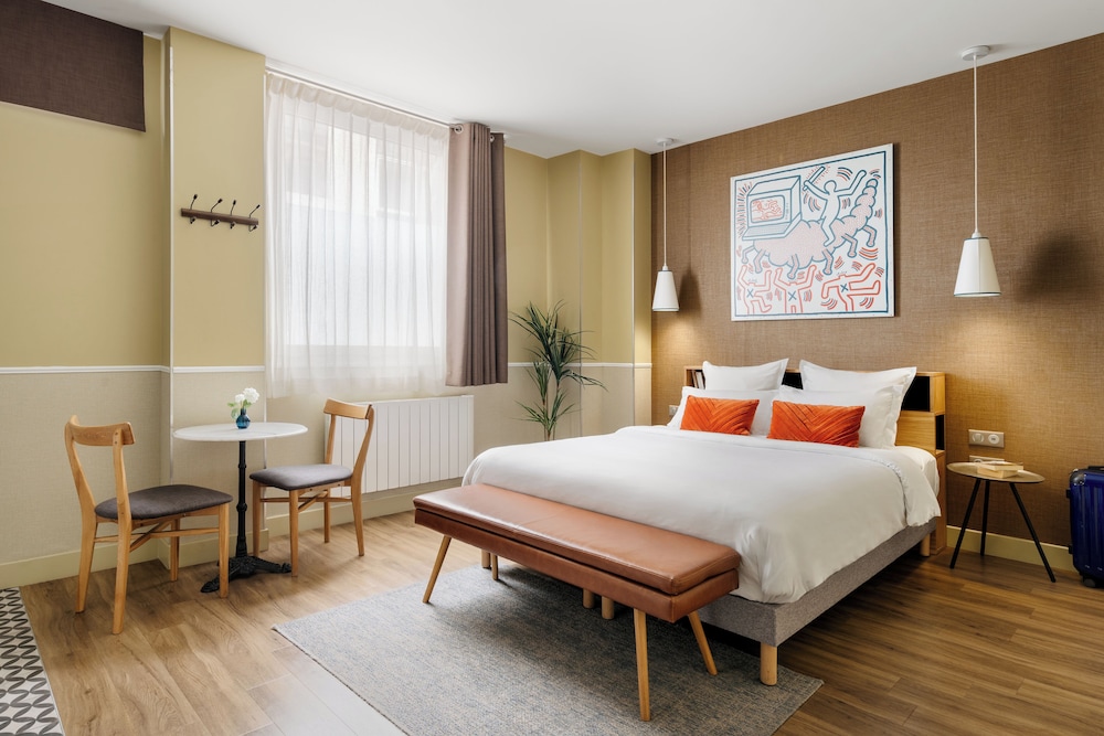 SUPERIOR, SUITE, STREET VIEW