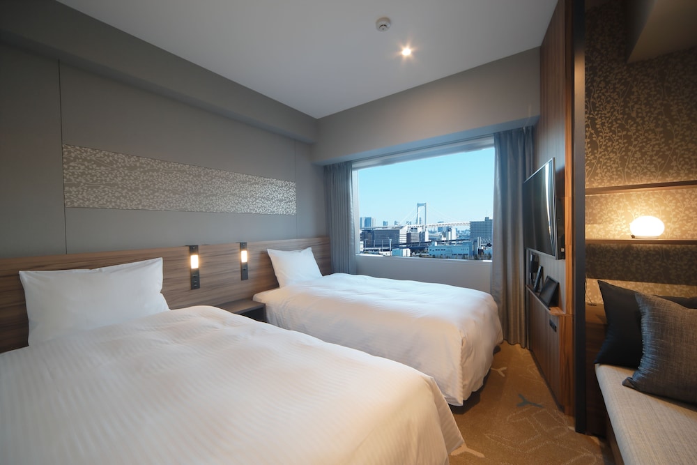 DELUXE, TWIN BEDS, CITY VIEW