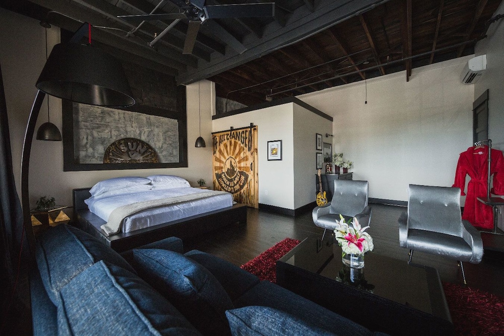 Gunrunner Boutique Hotel 52/63