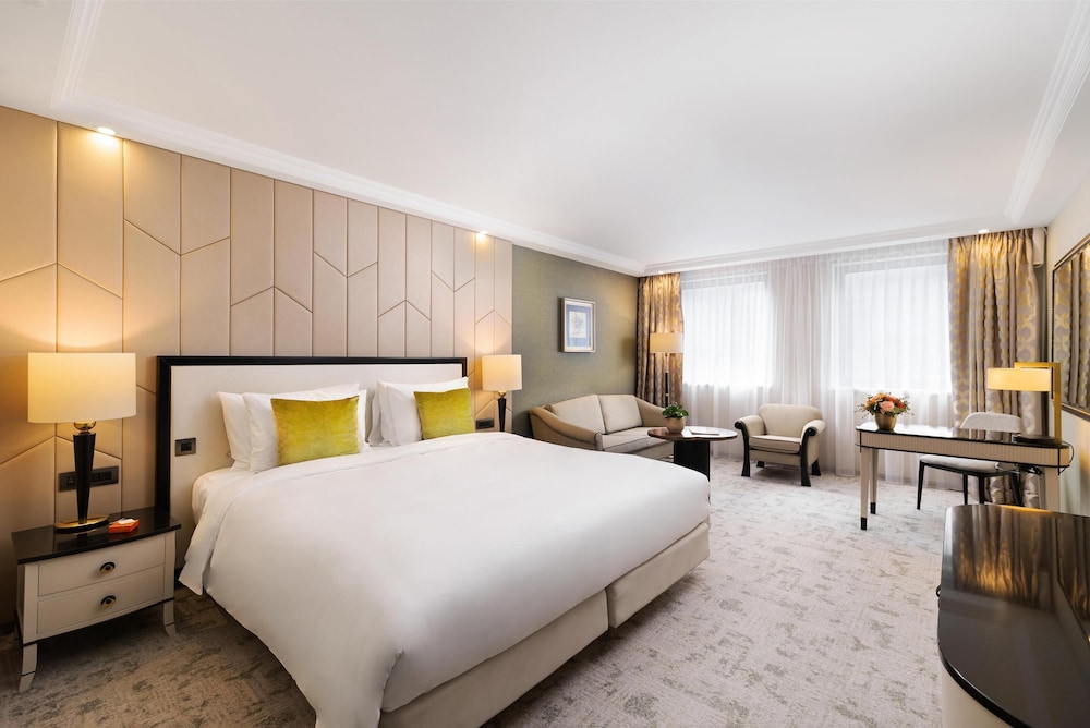 Fashion, Double Bed, Street View