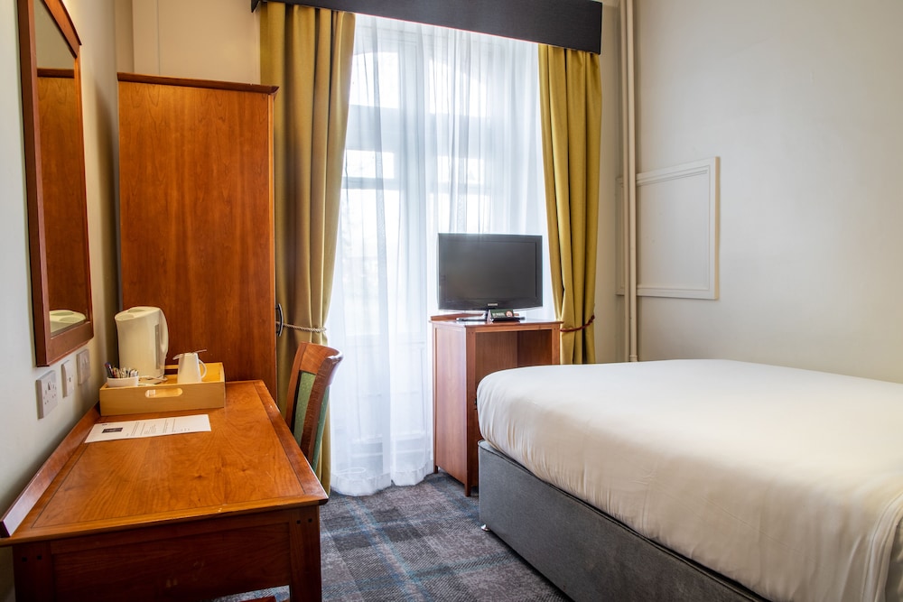 ROOM, SINGLE