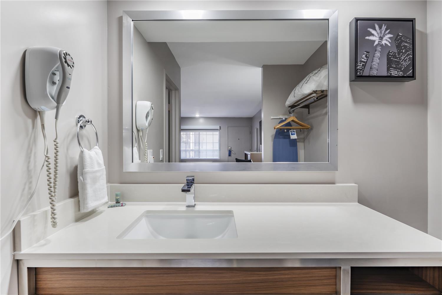 Best Western Airport Plaza Inn - Los Angeles LAX Hotel 39/39