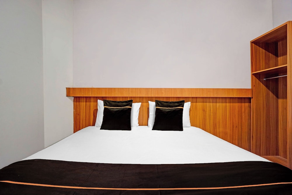 OYO 3283 Bwalk Hotel 23/40