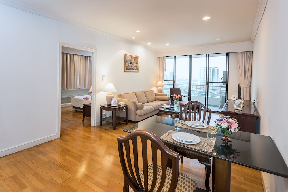 Riverine Place Hotel & Residence 51/72