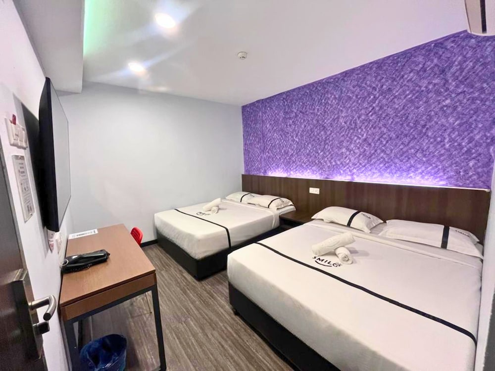 ROOM, QUADRUPLE