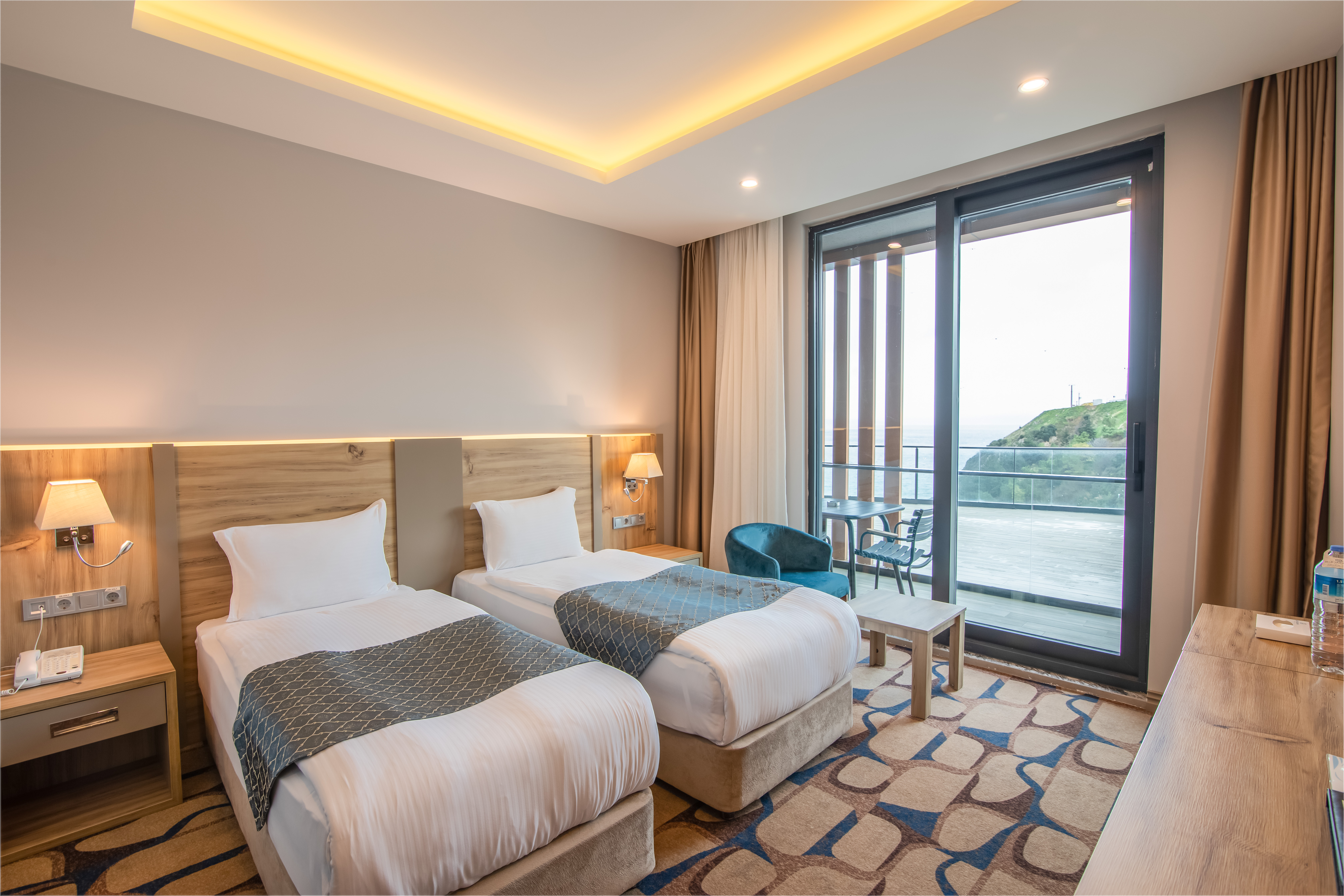 Deluxe, Sea View