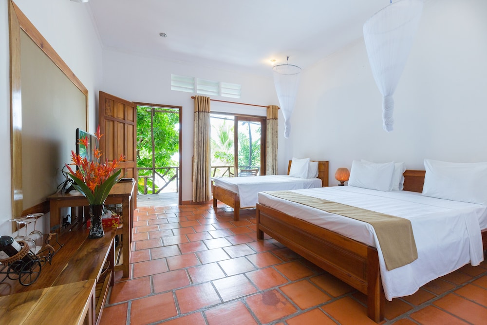 Ancarine Beach Resort 33/72