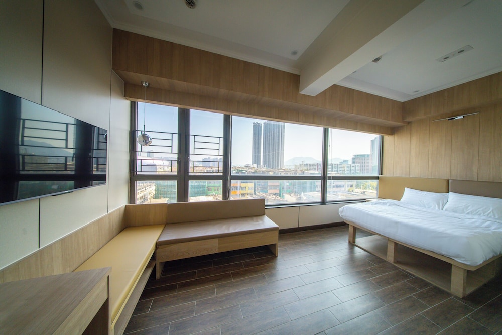 MIJ (Kai Tak) Hotel 28/64