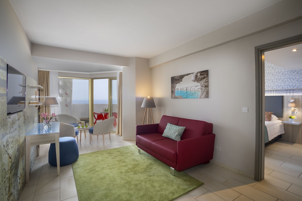 Leonardo Laura Beach and Splash Resort 28/51