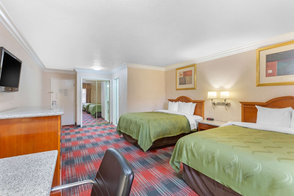Quality Inn & Suites Oceanside Near Camp Pendleton 11/50
