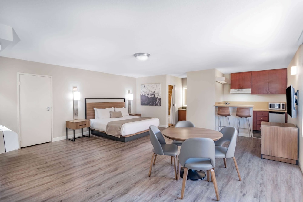 Wyndham Garden San Diego near SeaWorld 46/65