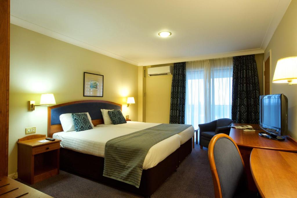 Classic, Twin Beds