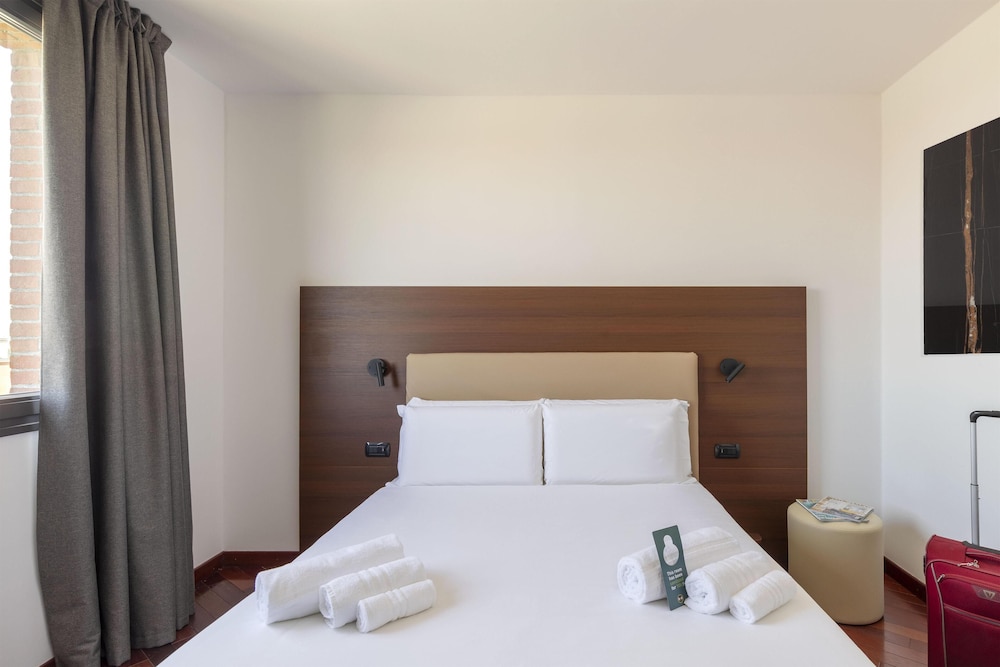 Superior, Queen Bed