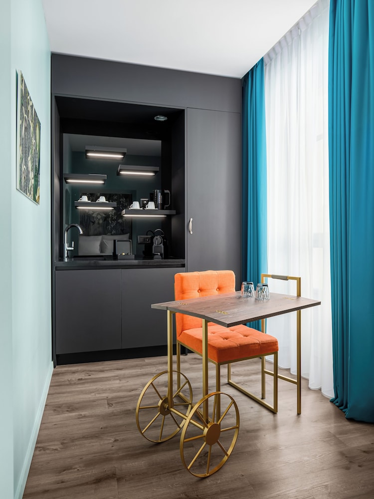 Marmont Hotel 4/50