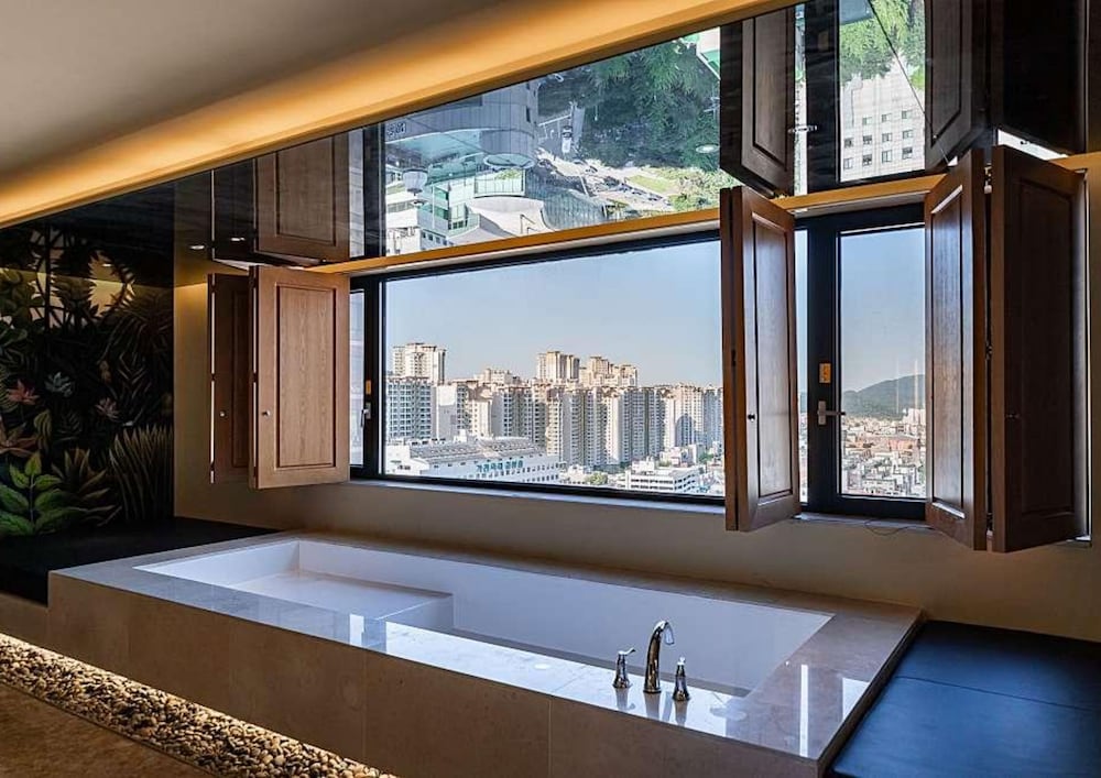 Hotel The Designers Incheon 69/92