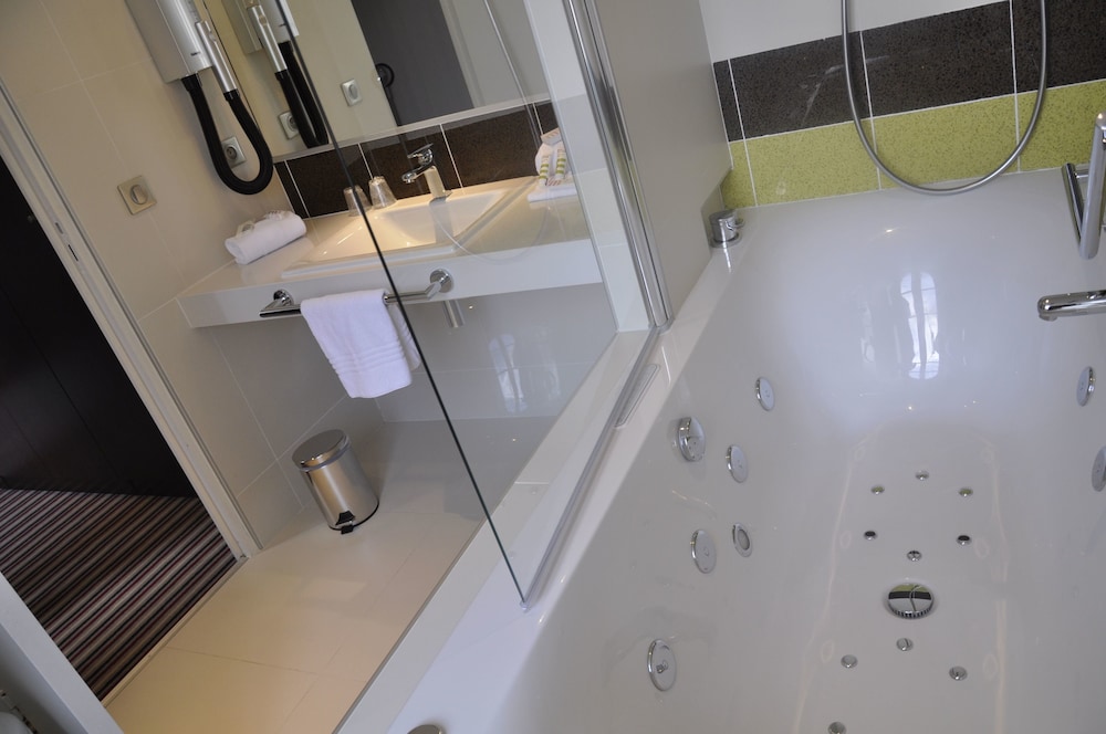 Mercure Angouleme Hotel de France 8/72
