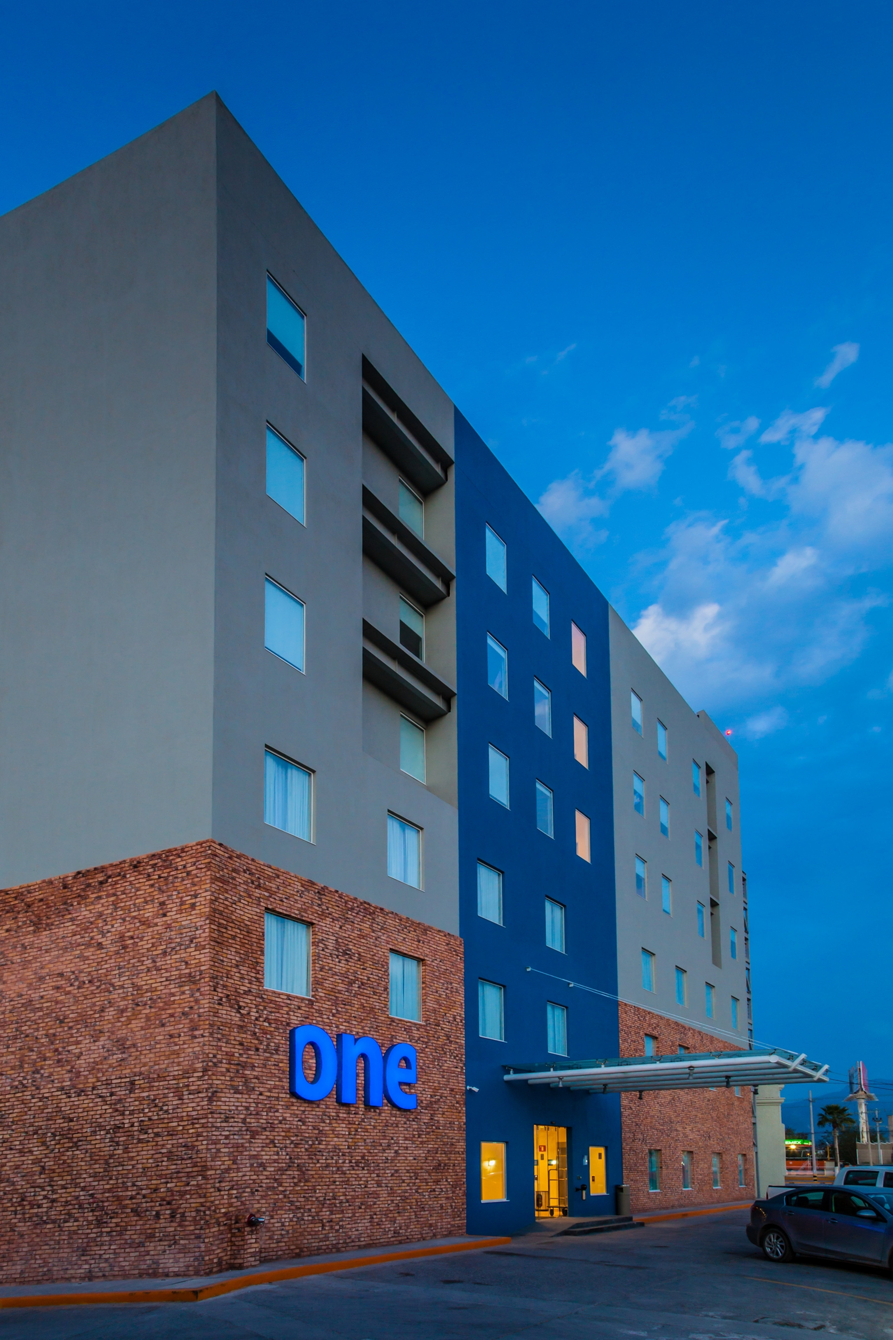 One Monclova Hotel 49/50