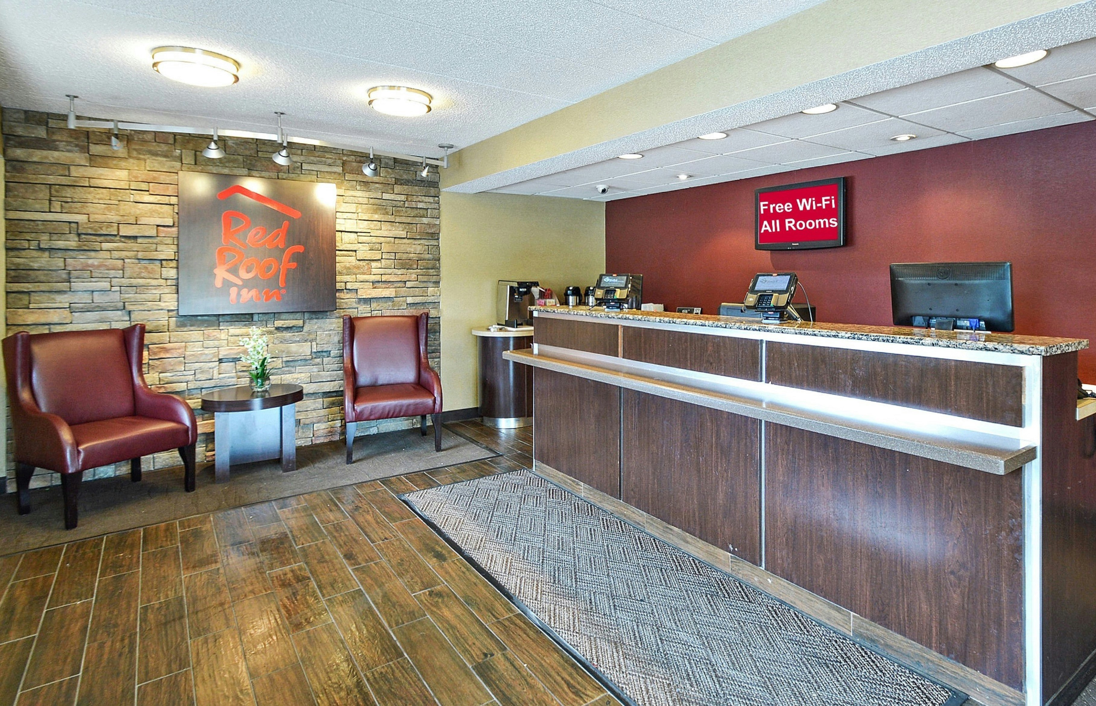 Red Roof Inn Louisville East - Hurstbourne 5/18