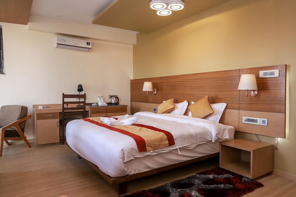 Retro Hotel And Spa 11/28