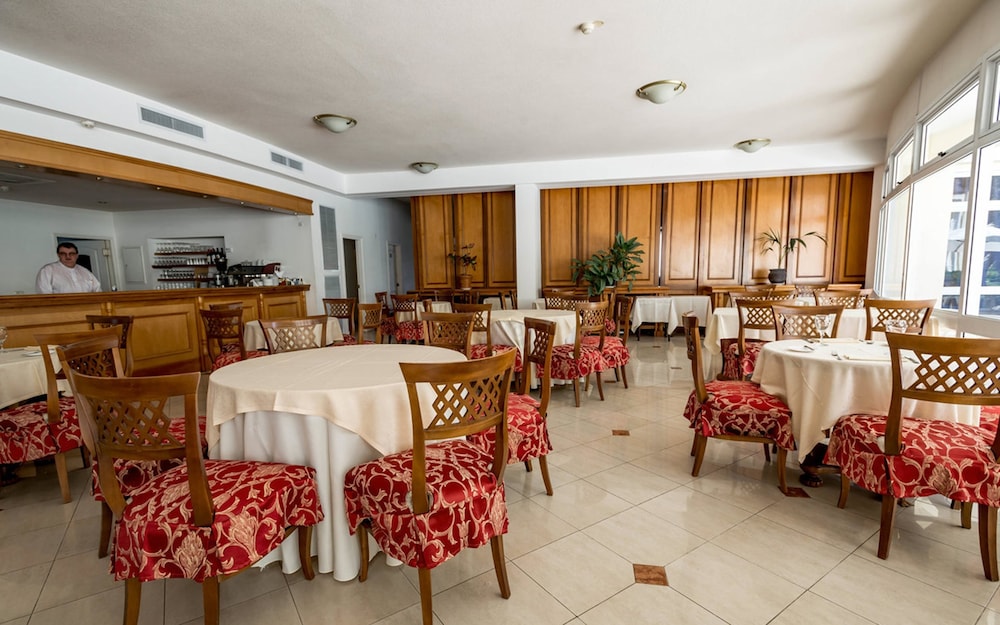 Parque Hotel Jean Clevers 63/78