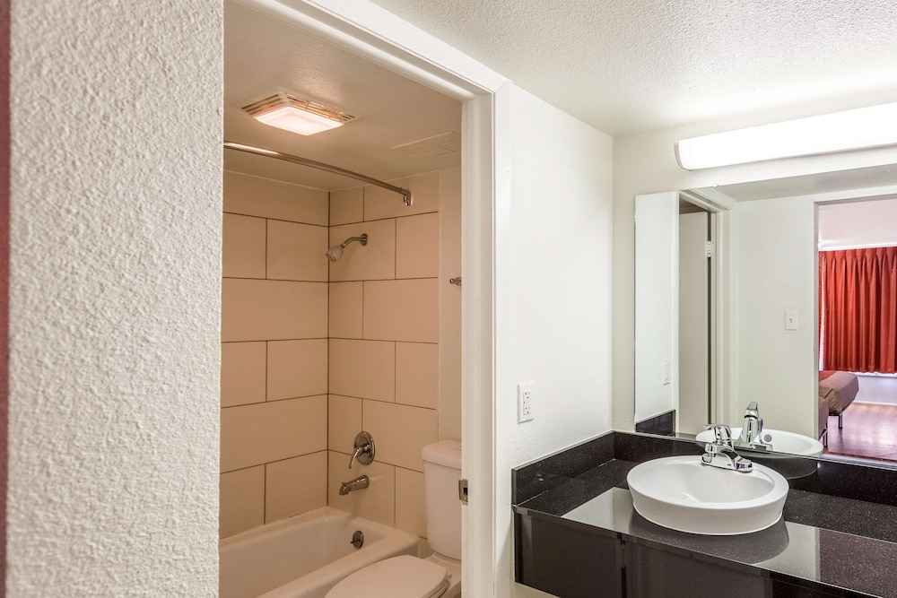 Motel6 Fort Worth, TX - Stockyards 28/29