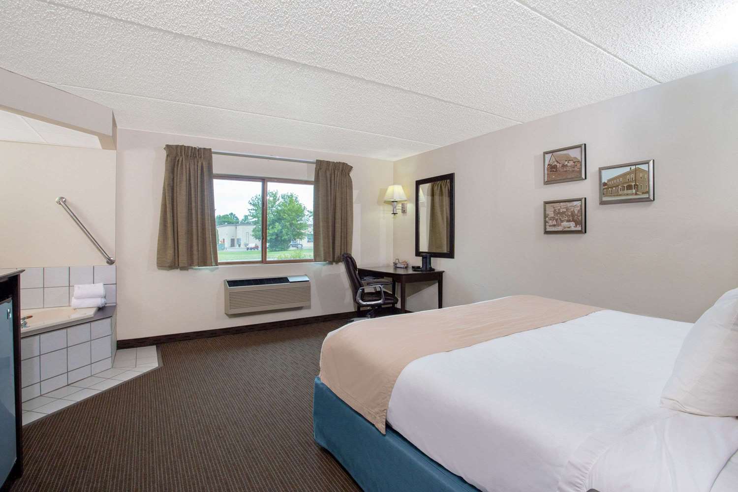 AmericInn by Wyndham Green Bay West 12/42