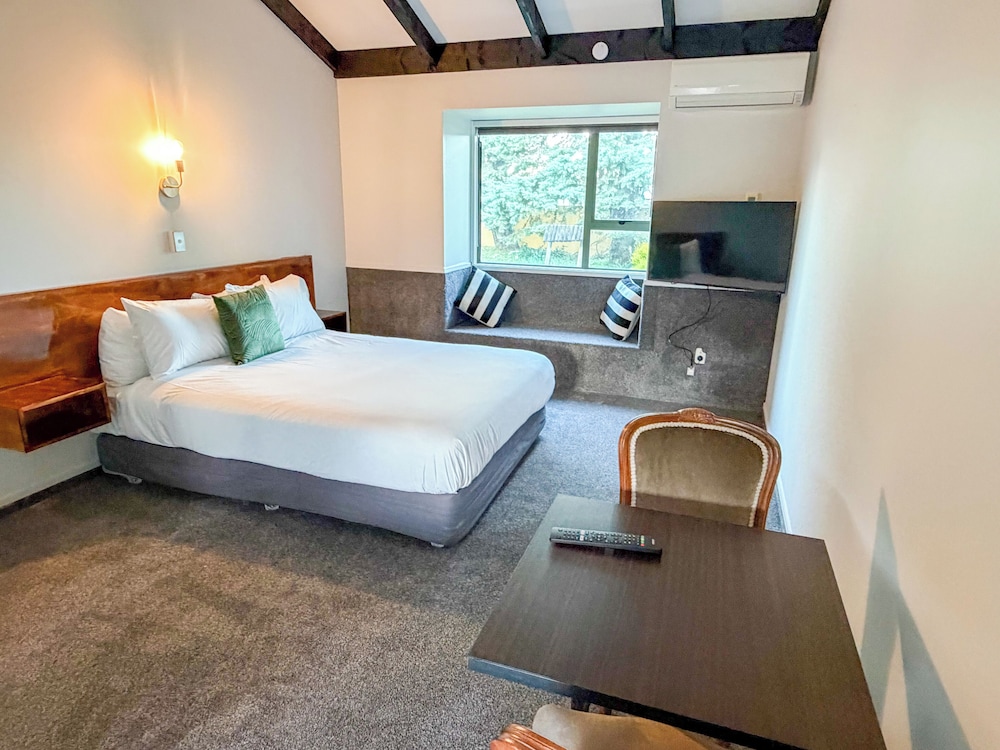 Dupont Executive Motels 32/66