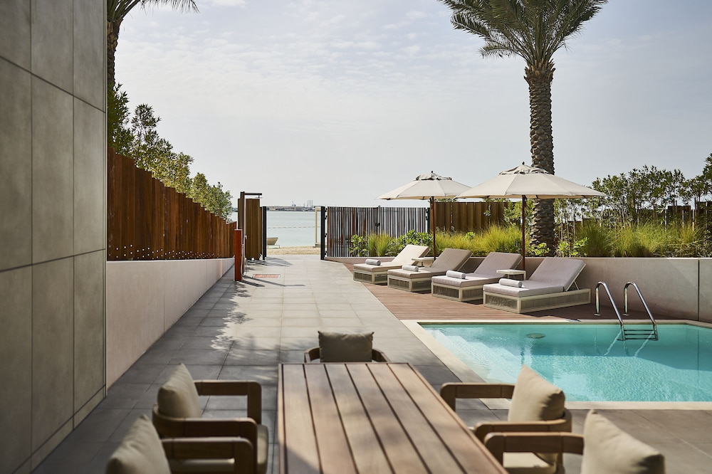 Erth Abu Dhabi 65/69