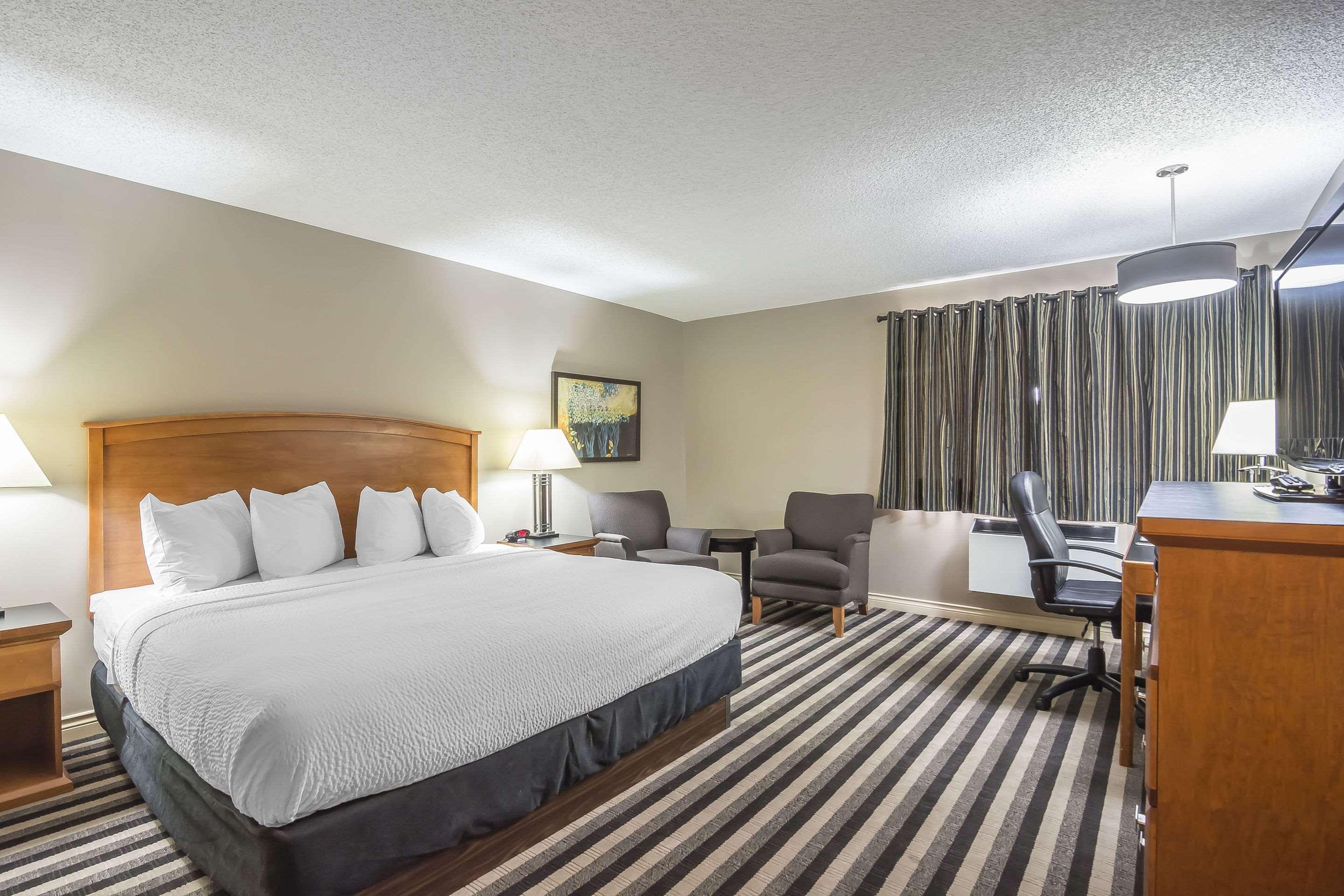 ROOM, KING BED