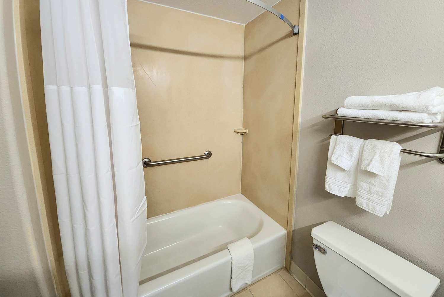Days Inn by Wyndham LaPlace- New Orleans 33/33