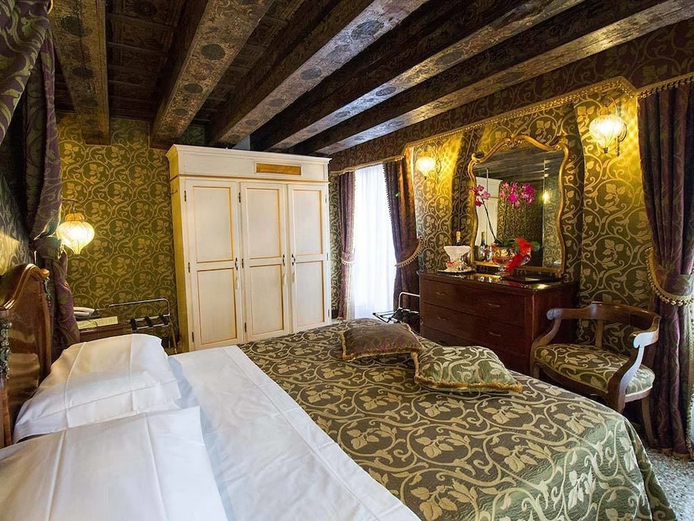 Hotel Palazzo Abadessa 13/50