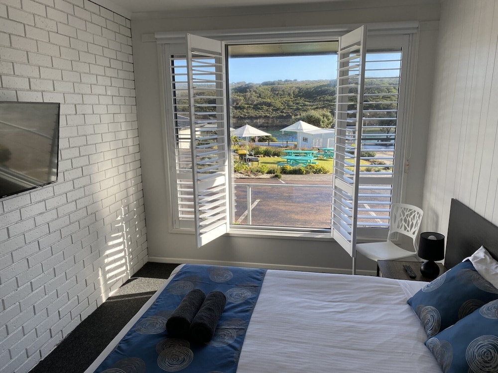 Deluxe, Family, 1 Single and 2 Queen Beds, Sea View