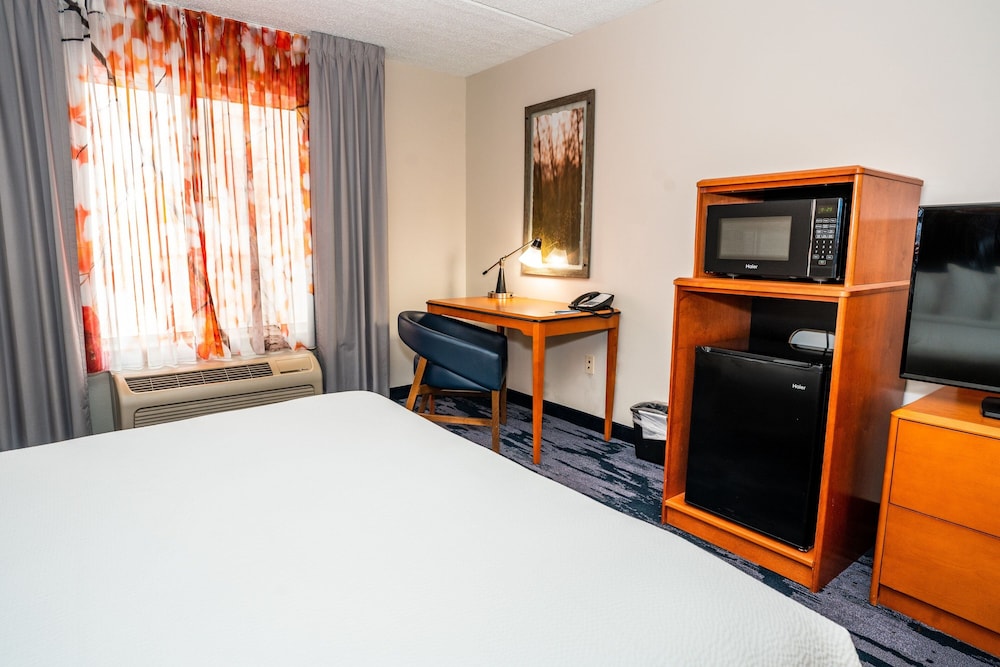 Fairfield Inn Suites San Antonio Downtown Alamo Plaza 18/50